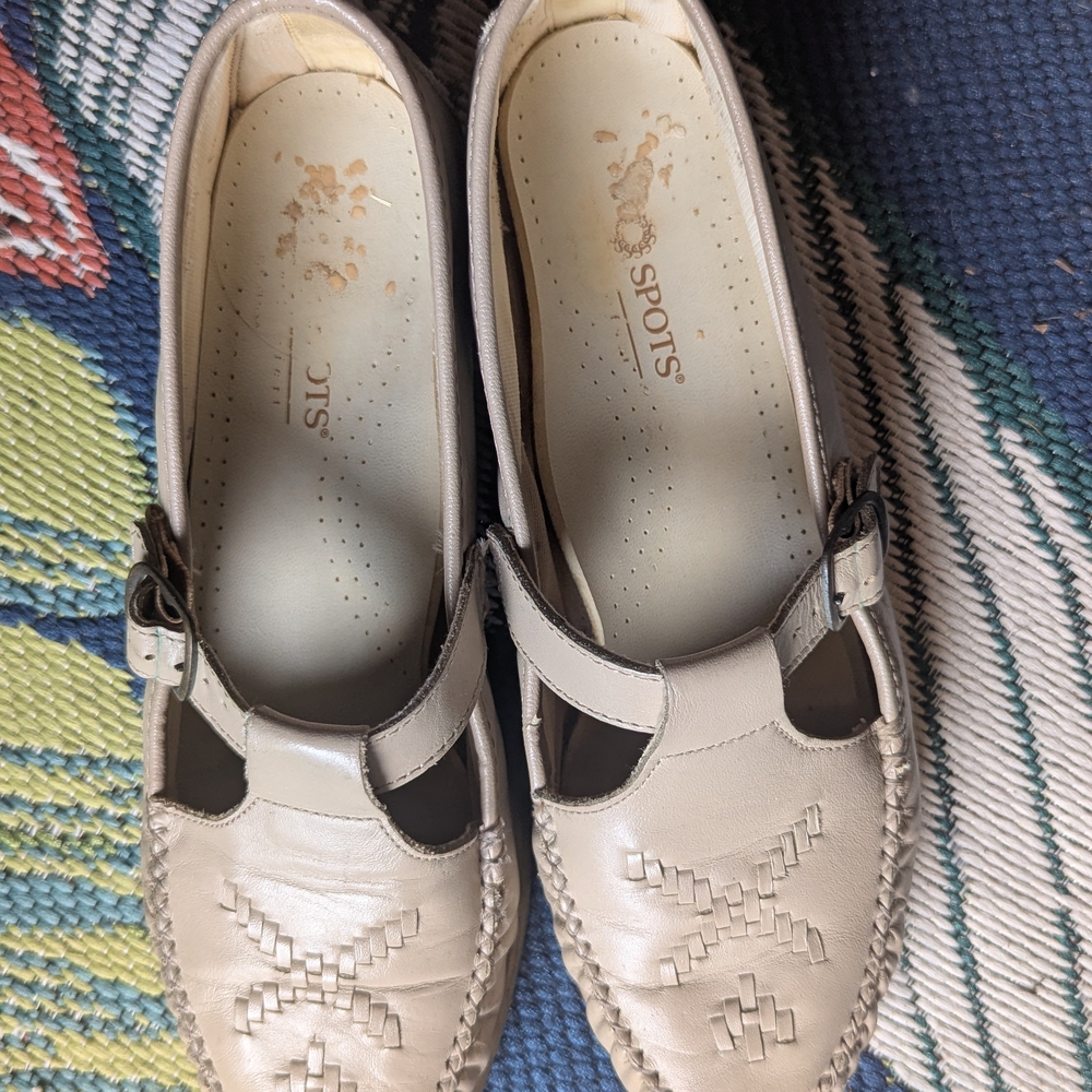 Softspots Cream Loafers with Cutout Design